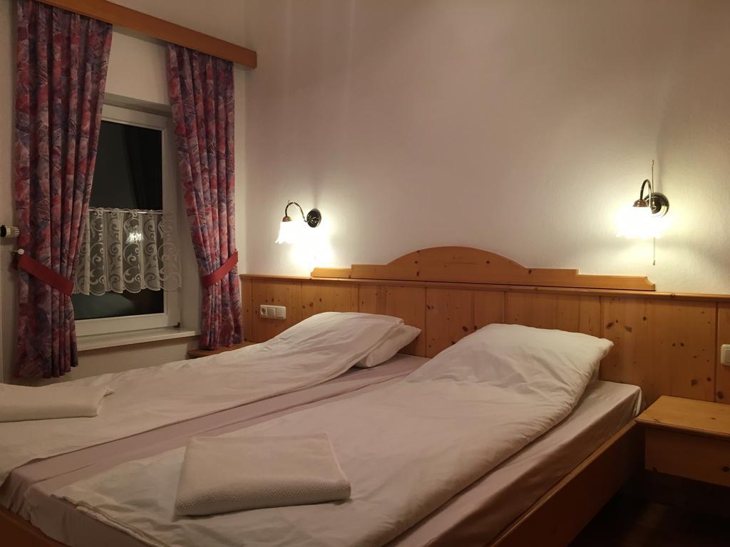 Gasthof Zum Hochfelln Hotel แบร์เกน ภายนอก รูปภาพ